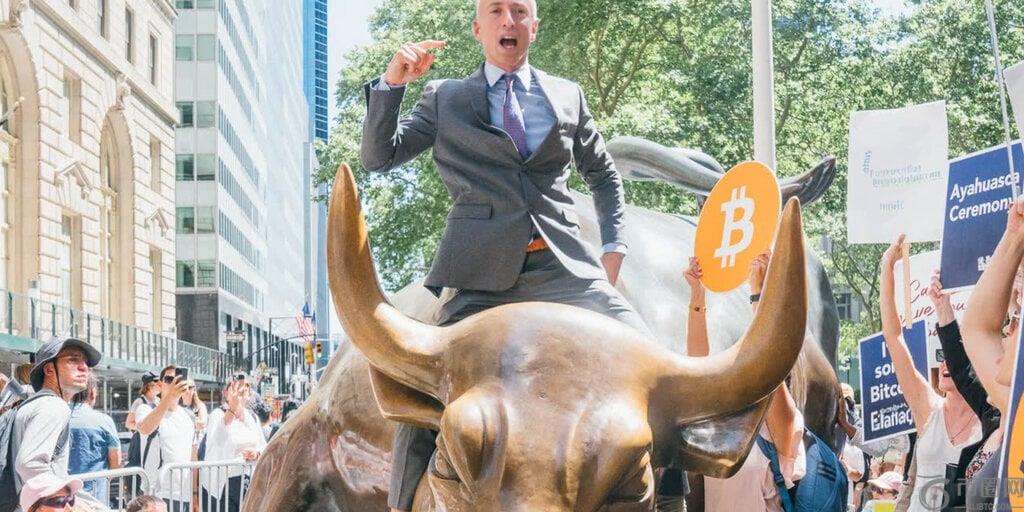 特朗普的加密货币挑选面对现实：XRP，Ada保持硕士学位时的收益